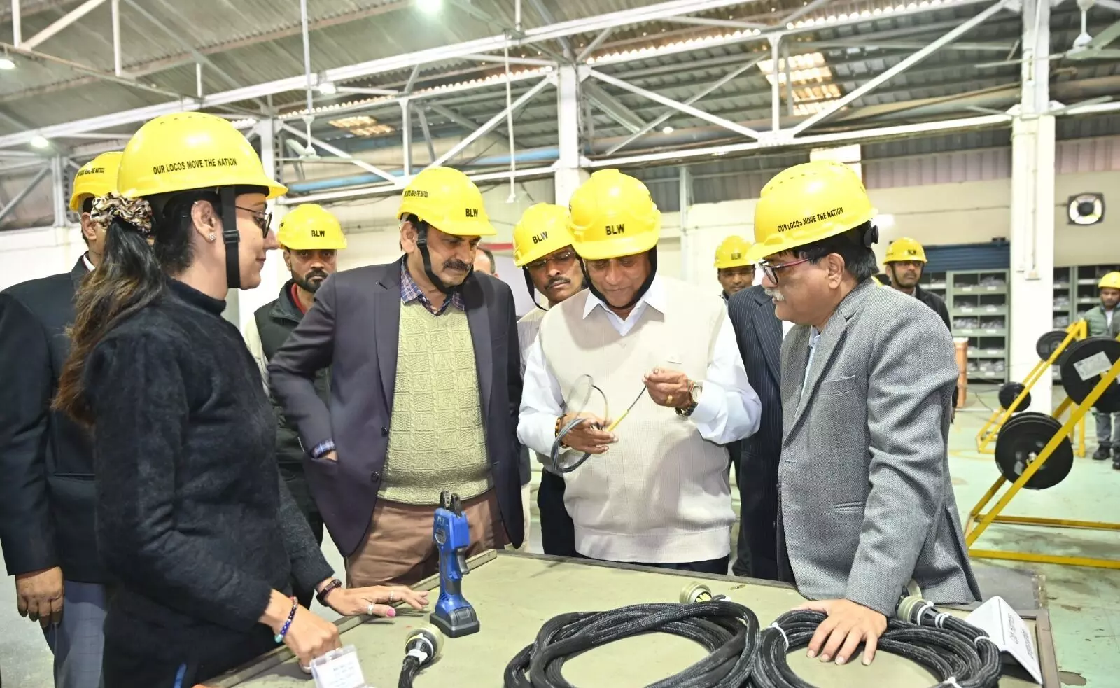 ಬನಾರಸ್ ಲೋಕೋಮೋಟಿವ್ ವರ್ಕ್ಸ್‌ಗೆ ಕೇಂದ್ರ ಸಚಿವ ವಿ.ಸೋಮಣ್ಣ ಭೇಟಿ