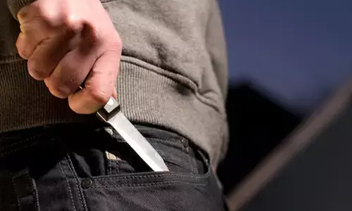 ಪುದುಚೇರಿ: ಶಾಲೆಗೆ ಬ್ಯಾಗ್‌ನಲ್ಲಿ ಬಾಂಬ್ ತುಂಬಿಕೊಂಡು ಬಂದು ಸಹಪಾಠಿಗೆ ಚೂರಿಯಿಂದ ಇರಿದ ವಿದ್ಯಾರ್ಥಿ!