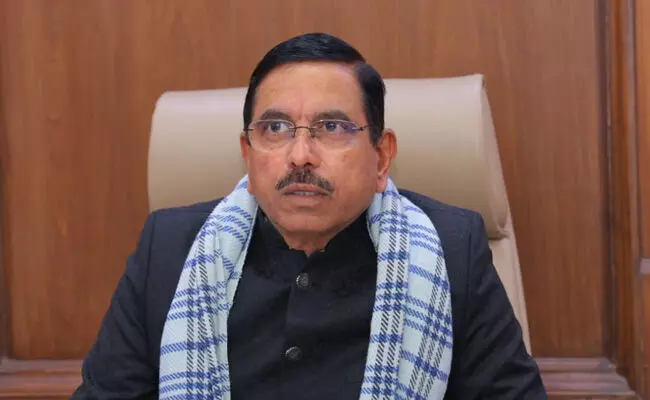 ಅಂಬೇಡ್ಕರ್ ಗೆ ಭಾರತ ರತ್ನ ನೀಡಲು ನೆಹರೂ ನಿರಾಕರಿಸಿದ್ದರು: ಪ್ರಲ್ಹಾದ್ ಜೋಶಿ ವಿವಾದಾತ್ಮಕ ಹೇಳಿಕೆ ಅಂಬೇಡ್ಕರ್ ಗೆ ಭಾರತ ರತ್ನ ನೀಡಲು ನೆಹರೂ ನಿರಾಕರಿಸಿದ್ದರು: ಪ್ರಲ್ಹಾದ್ ಜೋಶಿ ವಿವಾದಾತ್ಮಕ ಹೇಳಿಕೆ