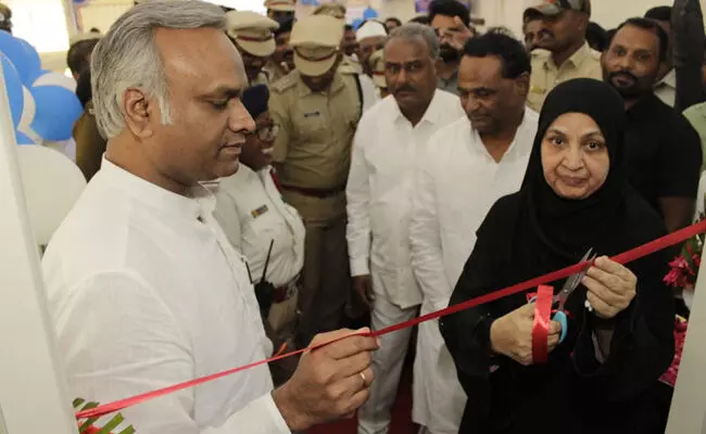 ಕಲಬುರಗಿ | ಇ-ಚಲನ್ ವ್ಯವಸ್ಥೆಗೆ ಸಚಿವ ಪ್ರಿಯಾಂಕ್ ಖರ್ಗೆ ಚಾಲನೆ ಕಲಬುರಗಿ | ಇ-ಚಲನ್ ವ್ಯವಸ್ಥೆಗೆ ಸಚಿವ ಪ್ರಿಯಾಂಕ್ ಖರ್ಗೆ ಚಾಲನೆ