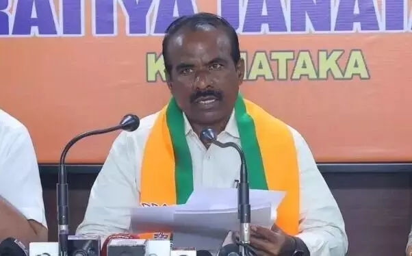 ‘ಮೀಟರ್ ಬಡ್ಡಿ ದಂಧೆ’ ಶ್ವೇತಪತ್ರ ಹೊರಡಿಸಲು ಬಿಜೆಪಿ ಆಗ್ರಹ ‘ಮೀಟರ್ ಬಡ್ಡಿ ದಂಧೆ’ ಶ್ವೇತಪತ್ರ ಹೊರಡಿಸಲು ಬಿಜೆಪಿ ಆಗ್ರಹ