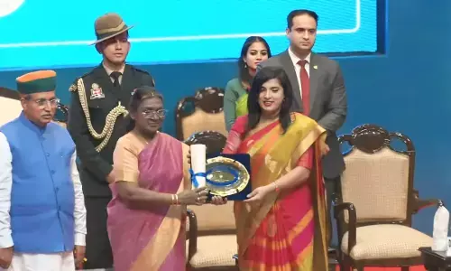 ಅತ್ಯುತ್ತಮ‌ ಚುನಾವಣಾ ಪದ್ದತಿ ಅಳವಡಿಕೆ | ರಾಷ್ಟ್ರಪತಿ ದ್ರೌಪದಿ ಮುರ್ಮು ಅವರಿಂದ ಪ್ರಶಸ್ತಿ ಸ್ವೀಕರಿಸಿದ ಕಲಬುರಗಿ ಡಿ.ಸಿ. ಫೌಝಿಯಾ ತರನ್ನುಮ್