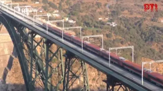 ಜಮ್ಮು-ಕಾಶ್ಮೀರ: ವಿಶ್ವದ ಅತಿ ಎತ್ತರದ ಸೇತುವೆಯ ಮೇಲೆ ʼವಂದೇಭಾರತ್ʼ ರೈಲಿನ ಪ್ರಪ್ರಥಮ ಪ್ರಾಯೋಗಿಕ ಸಂಚಾರ