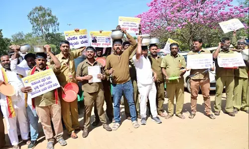 ಬೆಂಗಳೂರು | ಅನಧಿಕೃತ ರಾಪಿಡೋ, ಓಲಾ, ಊಬರ್, ಗೂಡ್ಸ್  ಪೋರ್ಟಲ್‍ಗಳ ವಿರುದ್ಧ ಪ್ರತಿಭಟನೆ
