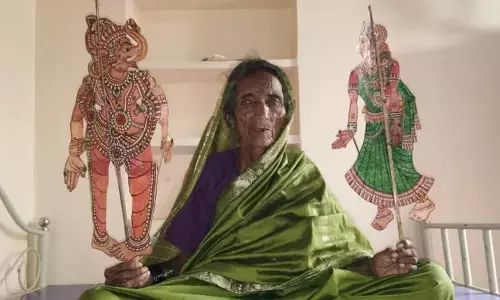 ಕೊಪ್ಪಳದ ತೊಗಲುಗೊಂಬೆಯಾಟ ಕಲಾವಿದೆ ಭೀಮವ್ವ ಶಿಳ್ಳೆಕ್ಯಾತರಗೆ ʼಪದ್ಮಶ್ರೀʼ