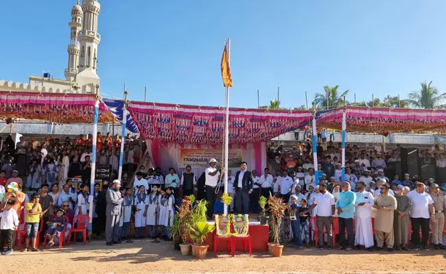 ಭಟ್ಕಳ: 76ನೇ ಗಣರಾಜ್ಯೋತ್ಸವ ಸಂಭ್ರಮ; ವಿವಿಧ ಶಾಲಾ ವಿದ್ಯಾರ್ಥಿಗಳಿಂದ ಸಾಂಸ್ಕೃತಿಕ ಕಾರ್ಯಕ್ರಮ ಮತ್ತು ಆಕರ್ಷಕ ಕವಾಯತು