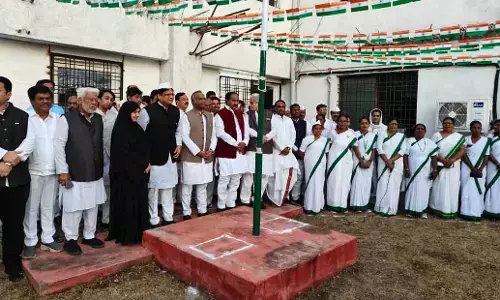 76ನೇ ಗಣರಾಜ್ಯೋತ್ಸವ: ಕಲಬುರಗಿ ಕಾಂಗ್ರೆಸ್ ಕಚೇರಿಯಲ್ಲಿ ಧ್ವಜಾರೋಹಣ