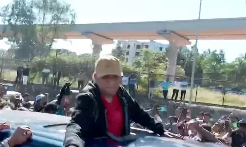 ಅಮೆರಿಕಾದಲ್ಲಿ ಚಿಕಿತ್ಸೆ ಪಡೆದು ಬೆಂಗಳೂರಿಗೆ ಬಂದಿಳಿದ ನಟ ಶಿವರಾಜ್‍ಕುಮಾರ್