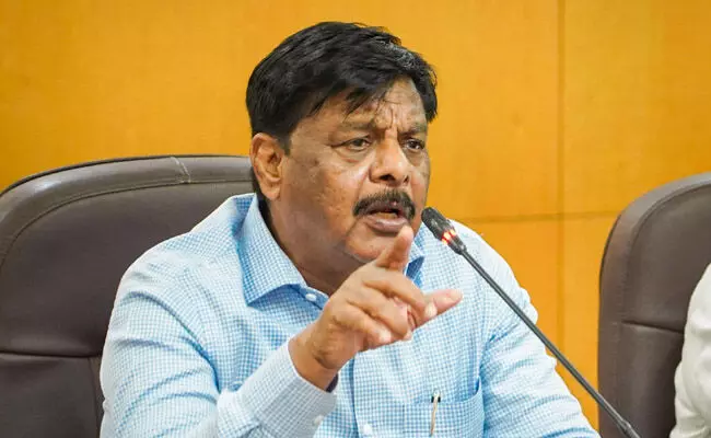 ಸಂವಿಧಾನದ ವಿರುದ್ಧ ವಿಷಕಾರುವವರ ವಿರುದ್ಧ ದೇಶದ್ರೋಹ ಪ್ರಕರಣ ದಾಖಲಾಗಲಿ: ಡಾ. ಹೆಚ್ ಸಿ ಮಹದೇವಪ್ಪ