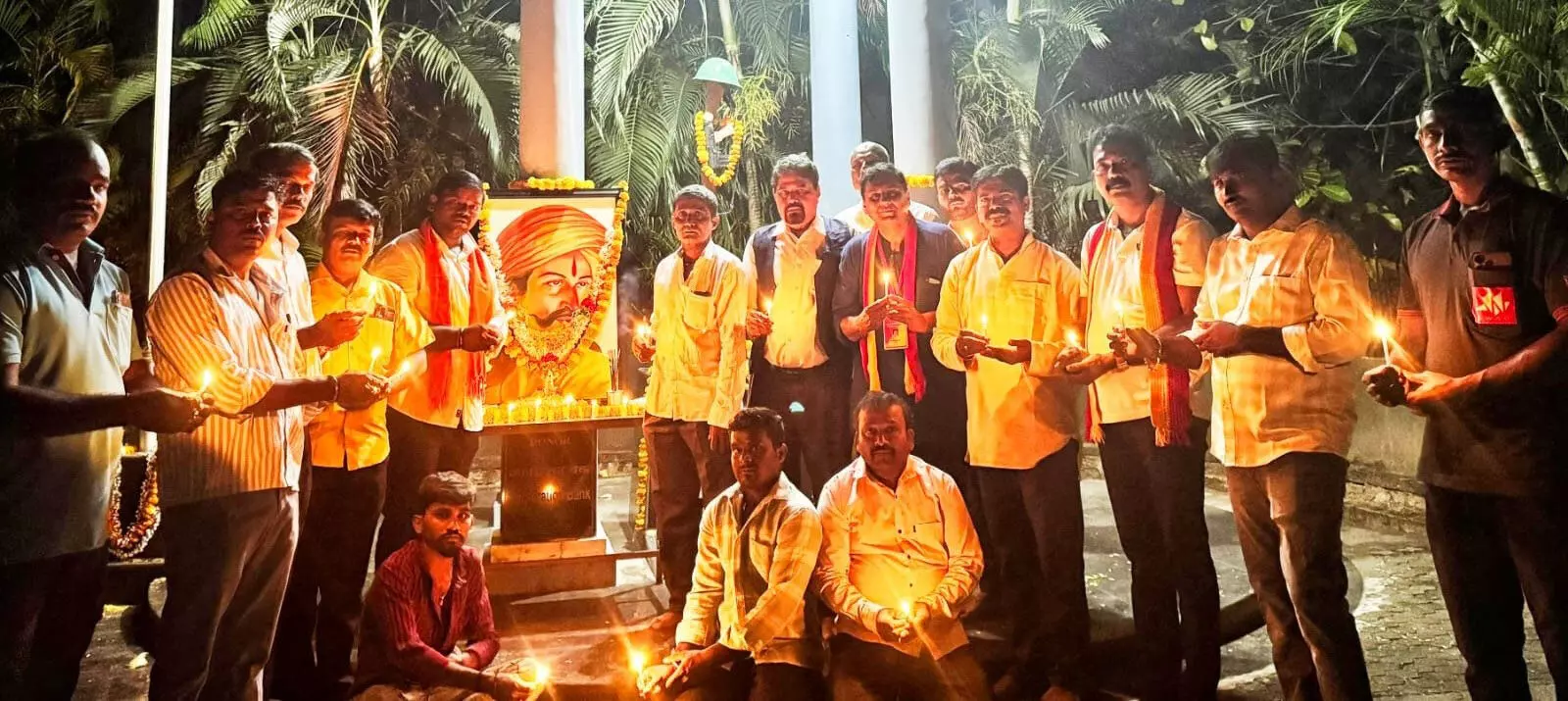 ಸಂಗೊಳ್ಳಿ ರಾಯಣ್ಣ ಬಲಿದಾನ ದಿನ: ಪುಷ್ಪ ನಮನ ಸಂಗೊಳ್ಳಿ ರಾಯಣ್ಣ ಬಲಿದಾನ ದಿನ: ಪುಷ್ಪ ನಮನ