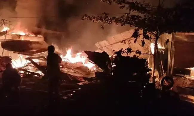 ಕಲಬುರಗಿ | ಅಗ್ನಿ ಅವಘಡದಿಂದ ಜೇವರ್ಗಿಯಲ್ಲಿ 7 ಅಂಗಡಿಗಳು ಸುಟ್ಟು ಭಸ್ಮ