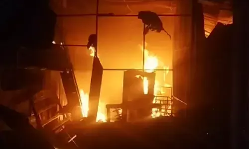 ಜೆಪ್ಪಿನಮೊಗರು: ಗೋದಾಮಿನಲ್ಲಿ ಬೆಂಕಿ ಆಕಸ್ಮಿಕ; ಅಪಾರ ಹಾನಿ