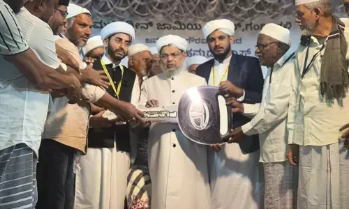 ಗಂಗಾವಳಿ ಮುಹ್ಯುದ್ದೀನ್ ಜಾಮಿಯಾ ಮಸ್ಜಿದ್ ಜಮಾಅತ್ ವತಿಯಿಂದ ಕುಂಬೋಲ್ ತಂಙಳ್ ರಿಗೆ ಕಾರು ಉಡುಗೊರೆ