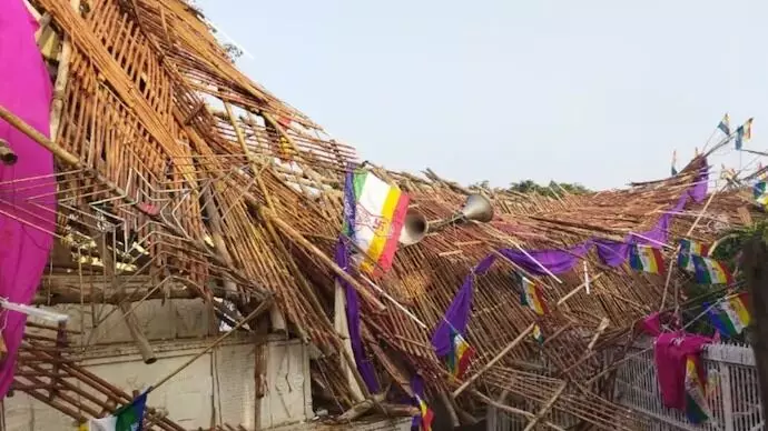 ಉತ್ತರ ಪ್ರದೇಶ | ಧಾರ್ಮಿಕ ಕಾರ್ಯಕ್ರಮದಲ್ಲಿ ವೇದಿಕೆ ಕುಸಿದು ಆರು ಮಂದಿ ಮೃತ್ಯು, 50 ಮಂದಿಗೆ ಗಾಯ ಉತ್ತರ ಪ್ರದೇಶ | ಧಾರ್ಮಿಕ ಕಾರ್ಯಕ್ರಮದಲ್ಲಿ ವೇದಿಕೆ ಕುಸಿದು ಆರು ಮಂದಿ ಮೃತ್ಯು, 50 ಮಂದಿಗೆ ಗಾಯ