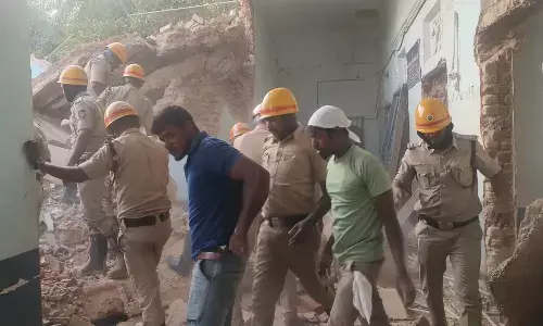 ಮೈಸೂರು ಮಹಾರಾಣಿ ಕಾಲೇಜಿನ ಮೇಲ್ಛಾವಣಿ ಕುಸಿತ: ಅವಶೇಷಗಳಡಿ ಸಿಲುಕಿರುವ ಓರ್ವ ಕಾರ್ಮಿಕ