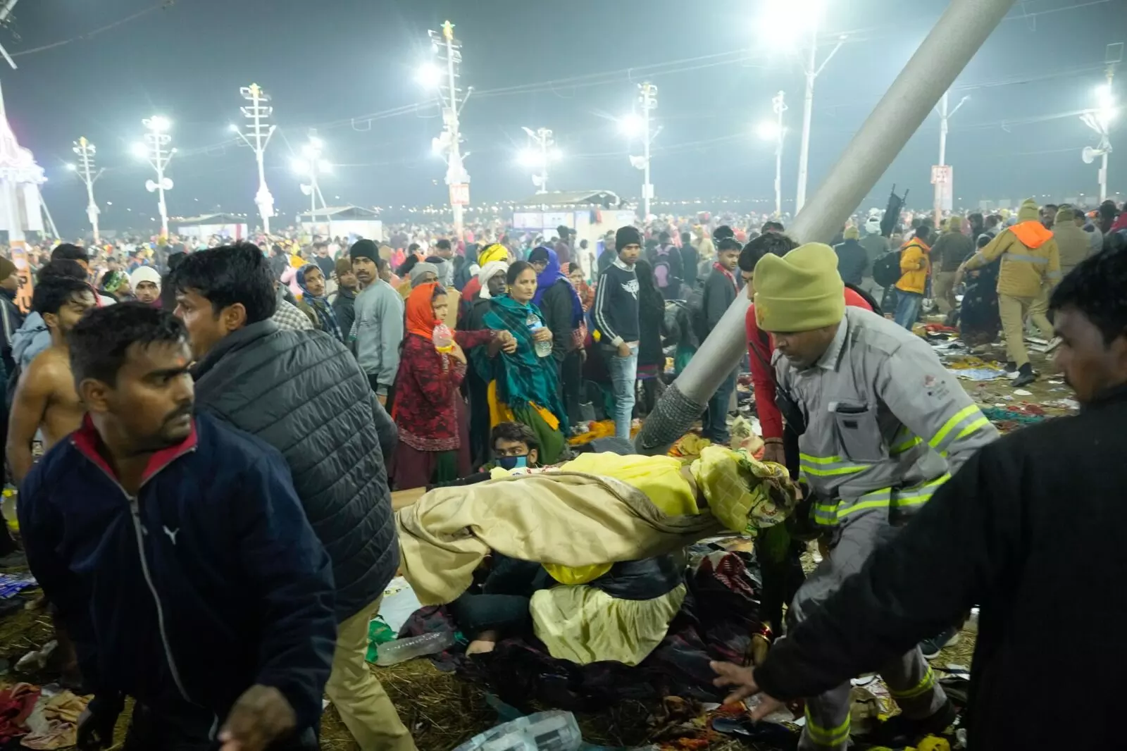 PHOTOS | ಮಹಾ ಕುಂಭಮೇಳದಲ್ಲಿ ಕಾಲ್ತುಳಿತ; ಚಿತ್ರಗಳಲ್ಲಿ ನೋಡಿ...
