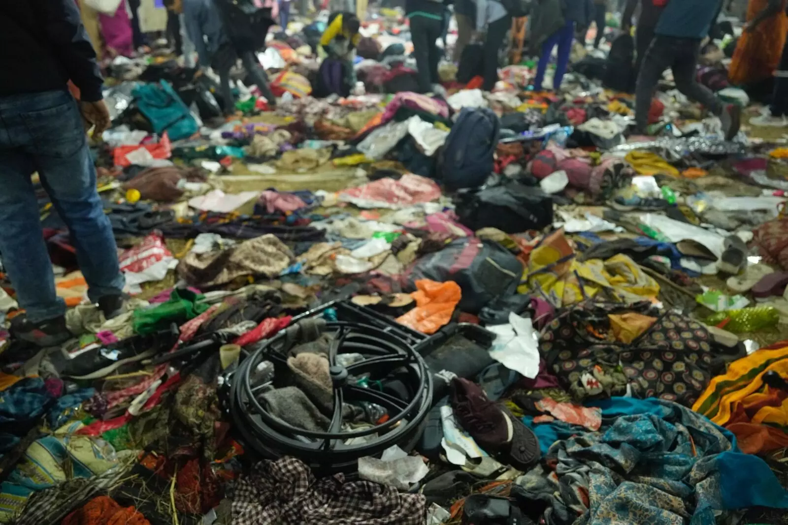 PHOTOS | ಮಹಾ ಕುಂಭಮೇಳದಲ್ಲಿ ಕಾಲ್ತುಳಿತ; ಚಿತ್ರಗಳಲ್ಲಿ ನೋಡಿ...