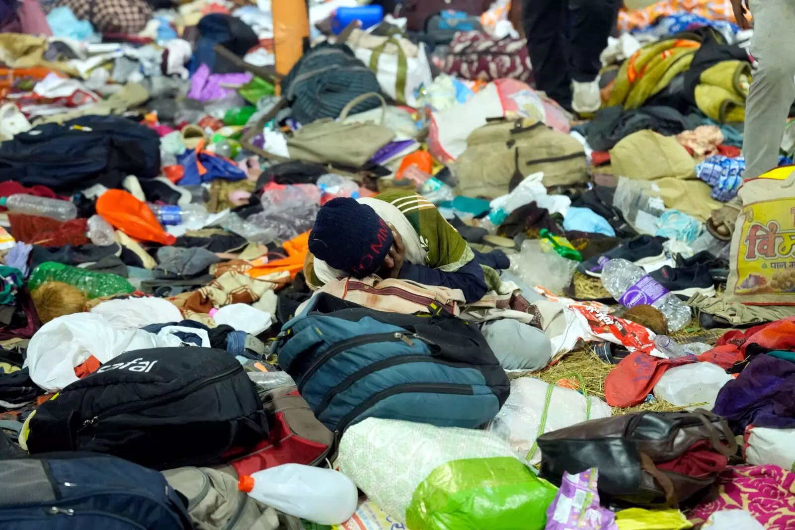 PHOTOS | ಮಹಾ ಕುಂಭಮೇಳದಲ್ಲಿ ಕಾಲ್ತುಳಿತ; ಚಿತ್ರಗಳಲ್ಲಿ ನೋಡಿ...