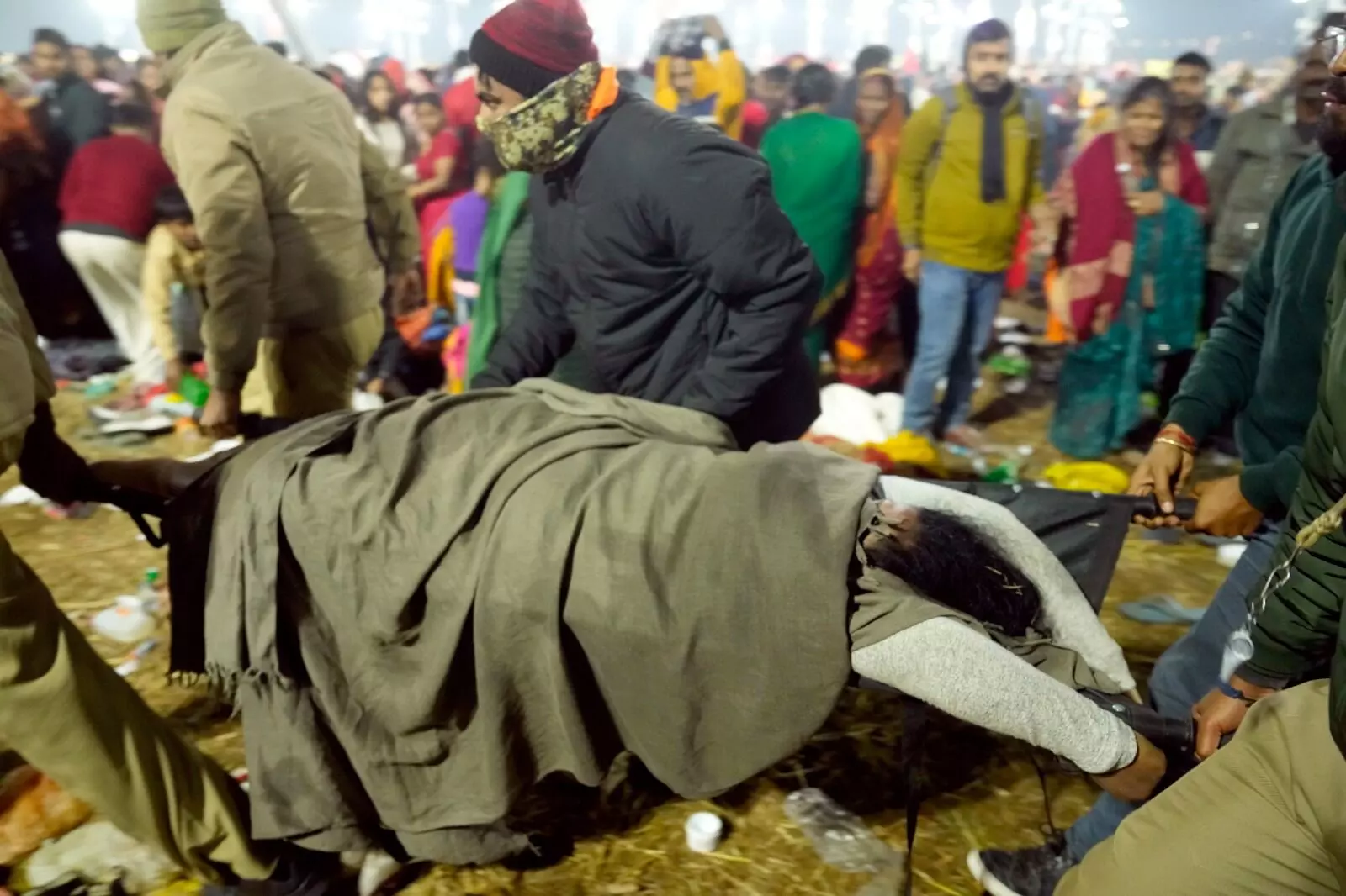 PHOTOS | ಮಹಾ ಕುಂಭಮೇಳದಲ್ಲಿ ಕಾಲ್ತುಳಿತ; ಚಿತ್ರಗಳಲ್ಲಿ ನೋಡಿ...