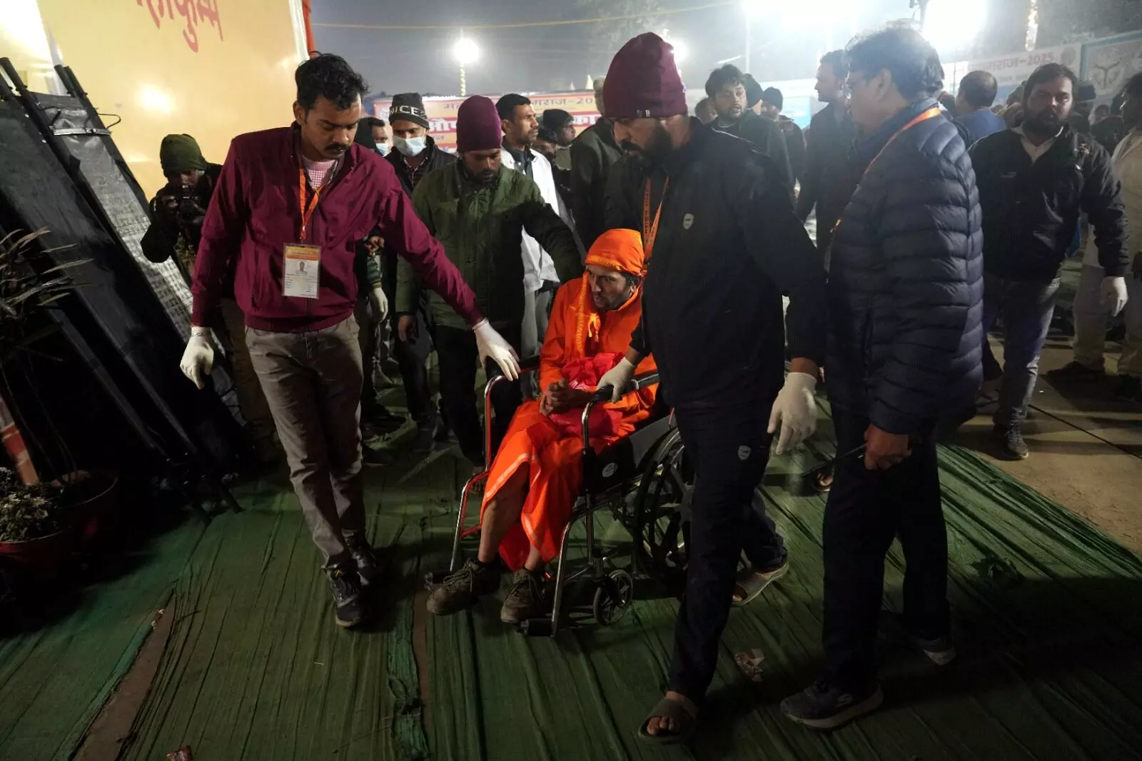 PHOTOS | ಮಹಾ ಕುಂಭಮೇಳದಲ್ಲಿ ಕಾಲ್ತುಳಿತ; ಚಿತ್ರಗಳಲ್ಲಿ ನೋಡಿ...