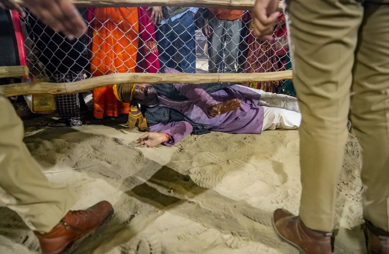 PHOTOS | ಮಹಾ ಕುಂಭಮೇಳದಲ್ಲಿ ಕಾಲ್ತುಳಿತ; ಚಿತ್ರಗಳಲ್ಲಿ ನೋಡಿ...