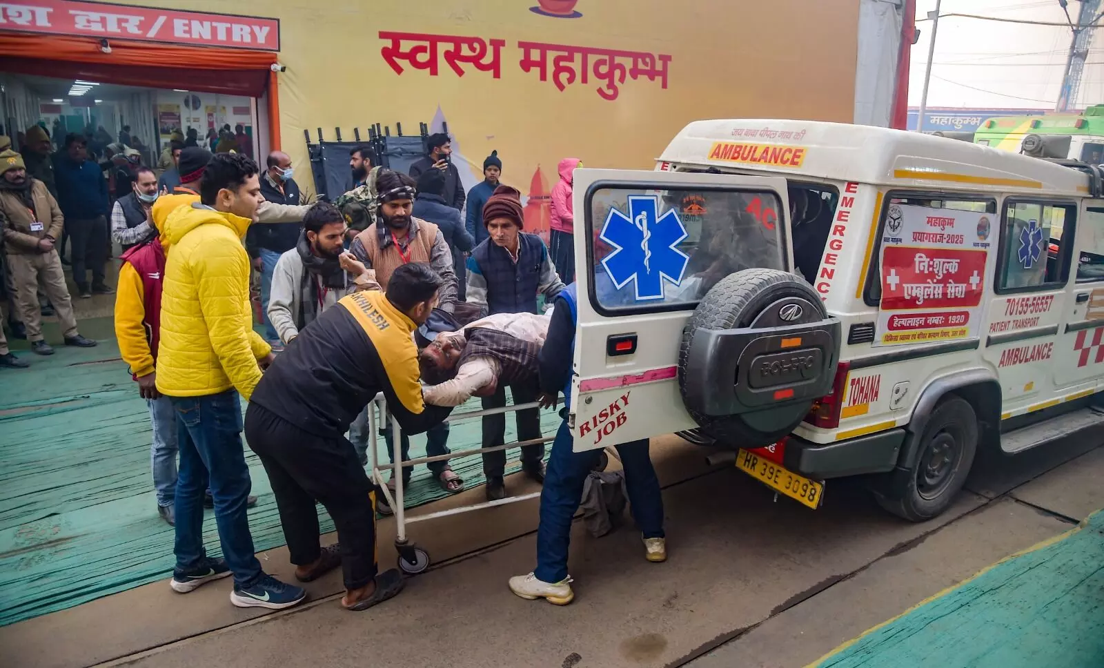 PHOTOS | ಮಹಾ ಕುಂಭಮೇಳದಲ್ಲಿ ಕಾಲ್ತುಳಿತ; ಚಿತ್ರಗಳಲ್ಲಿ ನೋಡಿ...