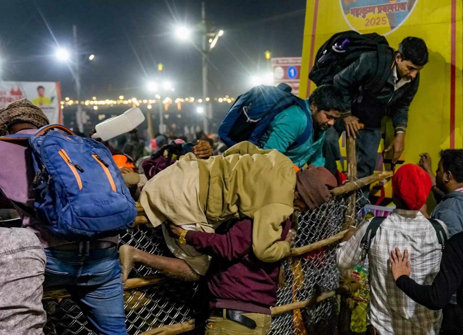 PHOTOS | ಮಹಾ ಕುಂಭಮೇಳದಲ್ಲಿ ಕಾಲ್ತುಳಿತ; ಚಿತ್ರಗಳಲ್ಲಿ ನೋಡಿ...