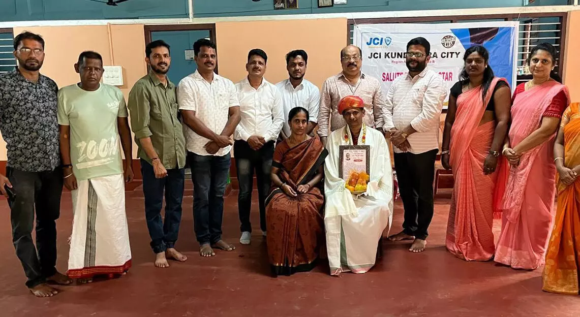 ಬಸ್ರೂರಿನ ಕೃಷಿಕ ಹರೀಶ್ ಅಡಿಗರಿಗೆ ಸನ್ಮಾನ ಬಸ್ರೂರಿನ ಕೃಷಿಕ ಹರೀಶ್ ಅಡಿಗರಿಗೆ ಸನ್ಮಾನ