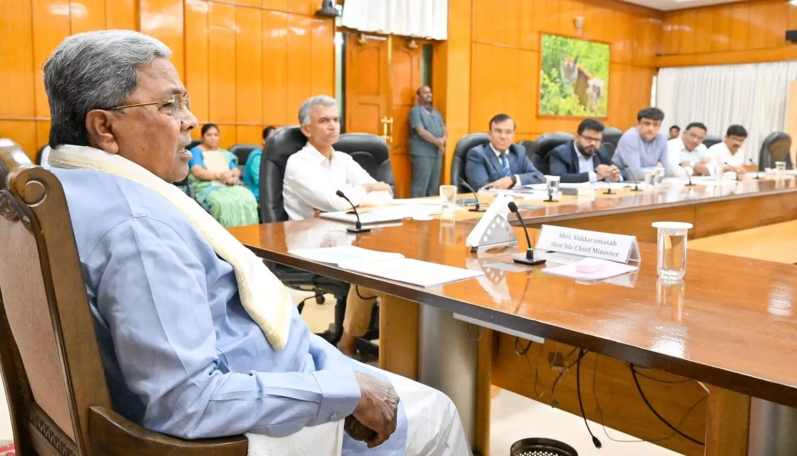 ‘ಭೂ ಸುರಕ್ಷಾ’ ಯೋಜನೆ ಪರಿಣಾಮಕಾರಿಯಾಗಿ ಜಾರಿಯಾಗಲಿ : ಸಿದ್ದರಾಮಯ್ಯ ‘ಭೂ ಸುರಕ್ಷಾ’ ಯೋಜನೆ ಪರಿಣಾಮಕಾರಿಯಾಗಿ ಜಾರಿಯಾಗಲಿ : ಸಿದ್ದರಾಮಯ್ಯ