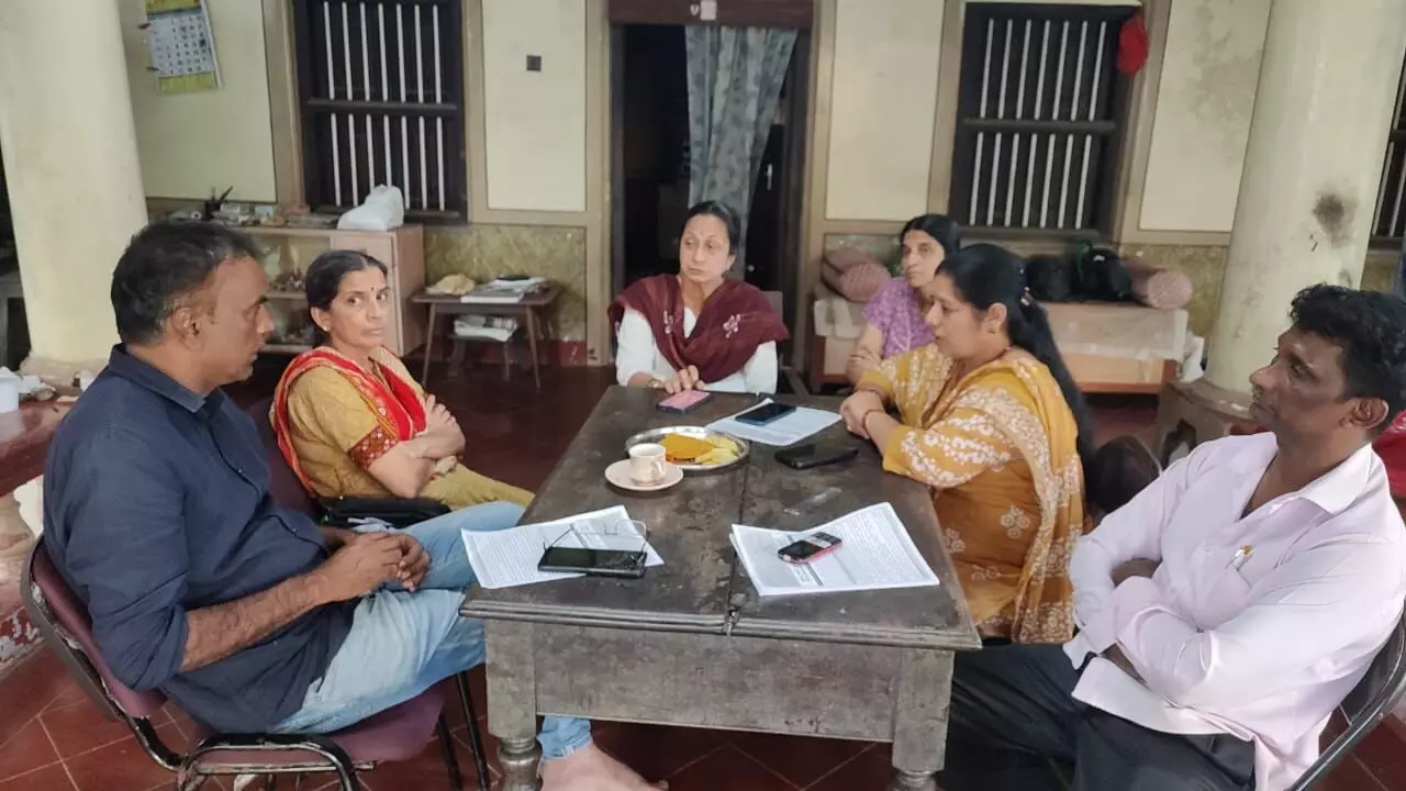 ವಿನಾಯಕ ಬಾಳಿಗಾ ಮನೆಗೆ ಸಮಾನ ಮನಸ್ಕರ ನಿಯೋಗ ಭೇಟಿ ವಿನಾಯಕ ಬಾಳಿಗಾ ಮನೆಗೆ ಸಮಾನ ಮನಸ್ಕರ ನಿಯೋಗ ಭೇಟಿ