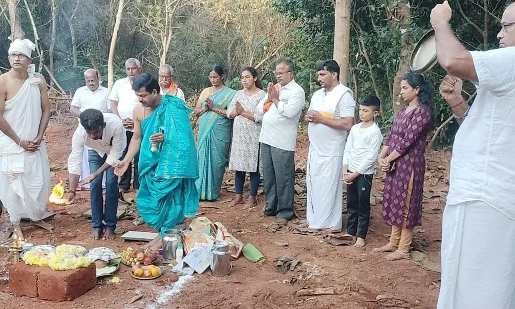 ಹಾಲು ಉತ್ಪಾದಕರ ಸಹಕಾರಿ ಸಂಘದ ಕಟ್ಟಡಕ್ಕೆ ಶಿಲಾನ್ಯಾಸ