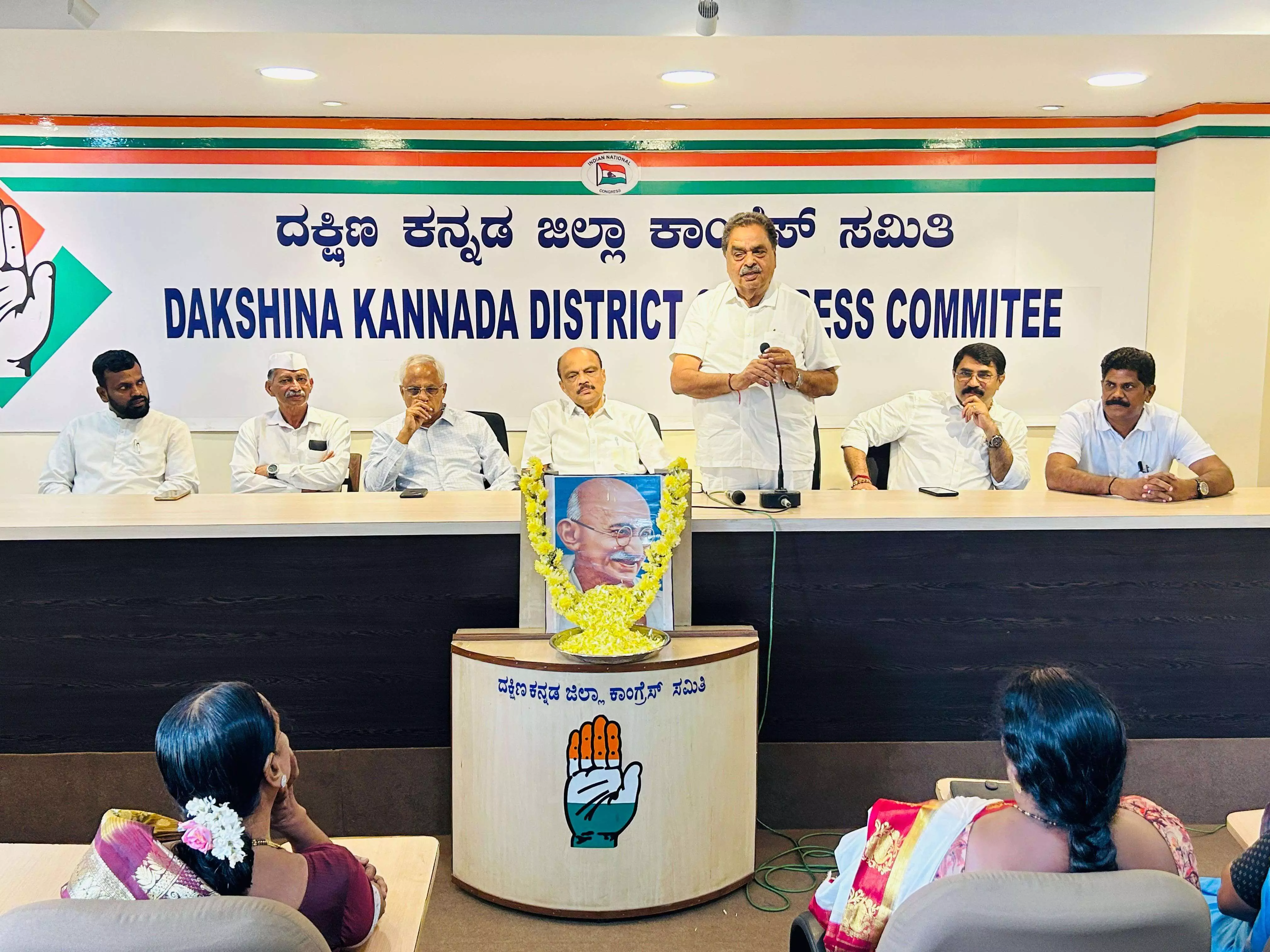 ಗಾಂಧಿ ತತ್ವಾದರ್ಶ ಬಗ್ಗೆ ಜನರಿಗೆ ಅರಿವು ಮೂಡಿಸುವುದು ಅಗತ್ಯ: ರಮಾನಾಥ ರೈ ಗಾಂಧಿ ತತ್ವಾದರ್ಶ ಬಗ್ಗೆ ಜನರಿಗೆ ಅರಿವು ಮೂಡಿಸುವುದು ಅಗತ್ಯ: ರಮಾನಾಥ ರೈ