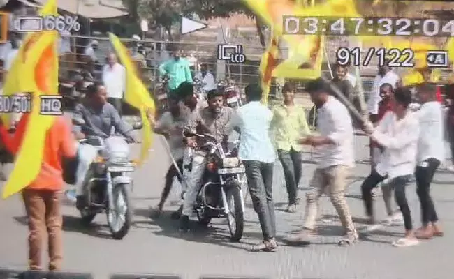 ಕಲಬುರಗಿ | ಕುರುಬ ಸಮುದಾಯದ ಪ್ರತಿಭಟನೆಯಲ್ಲಿ ಪತ್ರಕರ್ತರ ಮೇಲೆ ಹಲ್ಲೆಗೆ ಯತ್ನ ಕಲಬುರಗಿ | ಕುರುಬ ಸಮುದಾಯದ ಪ್ರತಿಭಟನೆಯಲ್ಲಿ ಪತ್ರಕರ್ತರ ಮೇಲೆ ಹಲ್ಲೆಗೆ ಯತ್ನ