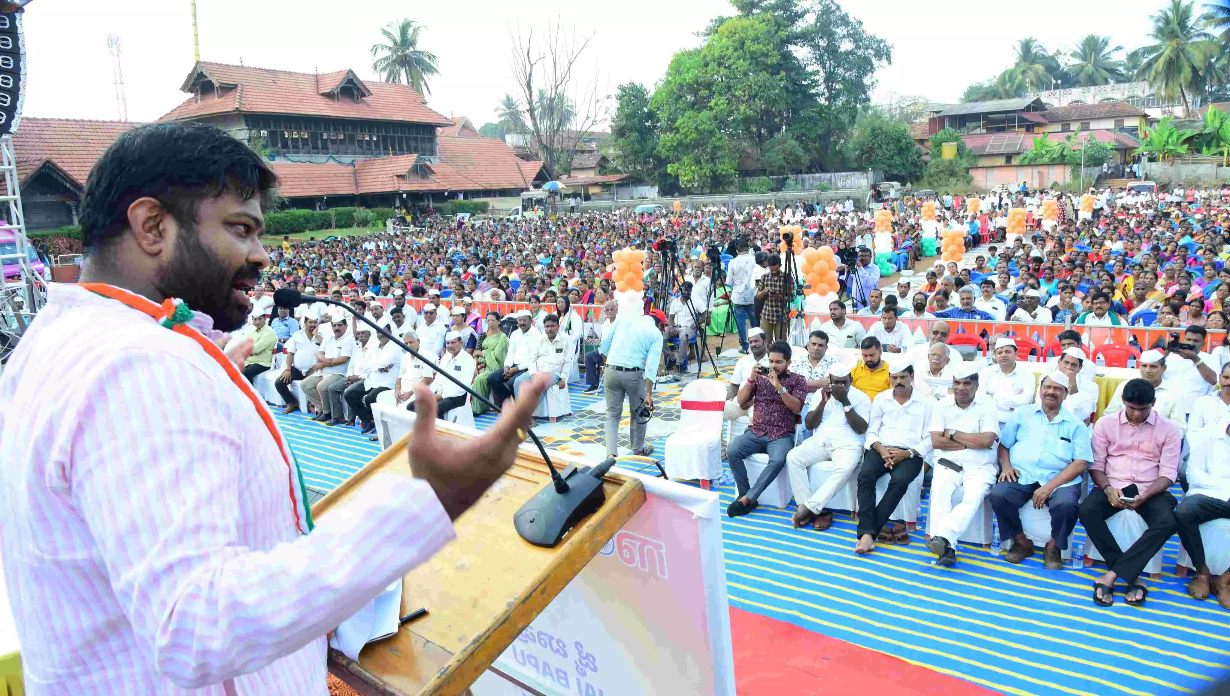 ಅಂಬೇಡ್ಕರ್ ಸಂವಿಧಾನದಿಂದ ಮಾತ್ರ ಜನರ ರಕ್ಷಣೆ ಸಾಧ್ಯ: ನಿಕೇತ್ರಾಜ್ ಮೌರ್ಯ ಅಂಬೇಡ್ಕರ್ ಸಂವಿಧಾನದಿಂದ ಮಾತ್ರ ಜನರ ರಕ್ಷಣೆ ಸಾಧ್ಯ: ನಿಕೇತ್ರಾಜ್ ಮೌರ್ಯ