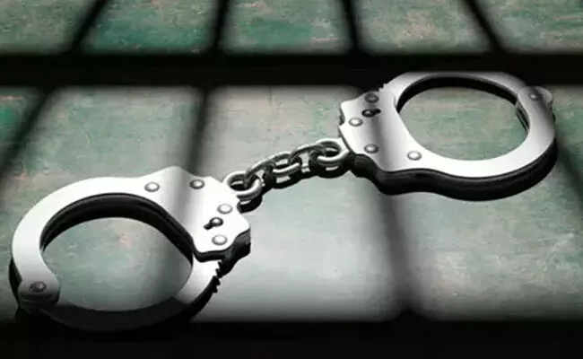 ಮಾದಕ ಅಂಶವಿರುವ ಮಾತ್ರೆಗಳು, ಸಿರಿಂಜ್ ಮಾರಾಟ ಆರೋಪ: 7 ಜನರ ಬಂಧನ ಮಾದಕ ಅಂಶವಿರುವ ಮಾತ್ರೆಗಳು, ಸಿರಿಂಜ್ ಮಾರಾಟ ಆರೋಪ: 7 ಜನರ ಬಂಧನ