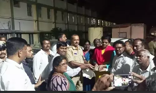 ಪ್ರಗತಿಪರ ಸಂಘಟನೆಗಳ ಹೋರಾಟಕ್ಕೆ ಮಣಿದ ಮೈಕ್ರೋ ಫೈನಾನ್ಸ್ |  ಆತ್ಮಹತ್ಯೆ ಮಾಡಿಕೊಂಡ ಮಹಿಳೆಯ ಸಾಲಮನ್ನಾ, ಪರಿಹಾರ ಪಾವತಿ