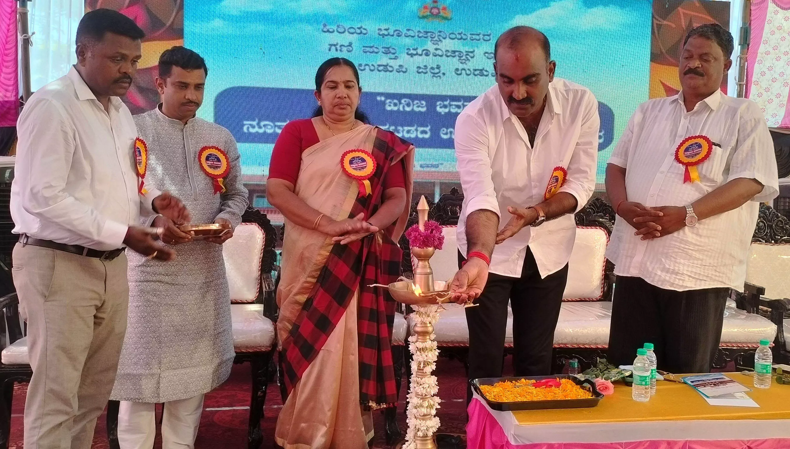 ಉಡುಪಿ: ಗಣಿ ಮತ್ತು ಭೂ ವಿಜ್ಞಾನ ಇಲಾಖೆಯ ‘ಖನಿಜ ಭವನ’ ಉದ್ಘಾಟನೆ ಉಡುಪಿ: ಗಣಿ ಮತ್ತು ಭೂ ವಿಜ್ಞಾನ ಇಲಾಖೆಯ ‘ಖನಿಜ ಭವನ’ ಉದ್ಘಾಟನೆ