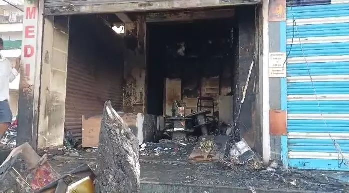ಕಲಬುರಗಿ | ವಿದ್ಯುತ್ ಶಾರ್ಟ್ ಸರ್ಕ್ಯೂಟ್‌ನಿಂದ ಹೊತ್ತಿ ಉರಿದ ಮೆಡಿಕಲ್ ಶಾಪ್