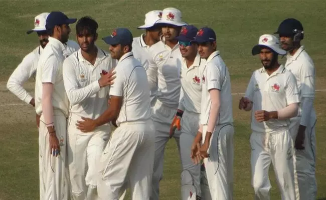 ರಣಜಿ | ಗುಜರಾತ್, ಮುಂಬೈ ತಂಡ ಕ್ವಾರ್ಟರ್ ಫೈನಲ್‌ಗೆ