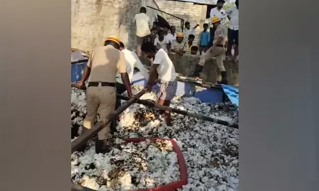 ಕಲಬುರಗಿ | ವಿದ್ಯುತ್ ಶಾರ್ಟ್ ಸರ್ಕ್ಯೂಟ್‌ನಿಂದ ಹತ್ತಿಗೆ ತಗುಲಿದ ಬೆಂಕಿ; ಅಪಾರ ಹಾನಿ