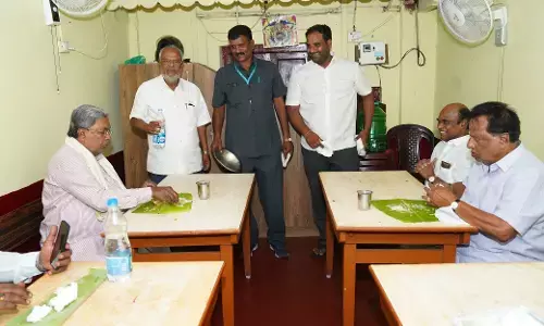 ಮೈಸೂರು | ಮೈಲಾರಿ ಹೋಟೆಲ್ ನಲ್ಲಿ ಮಸಾಲೆ ದೋಸೆ ಸವಿದ ಸಿಎಂ ಸಿದ್ದರಾಮಯ್ಯ