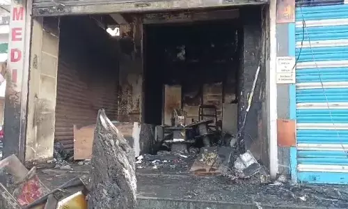 ಕಲಬುರಗಿ | ವಿದ್ಯುತ್ ಶಾರ್ಟ್ ಸರ್ಕ್ಯೂಟ್‌ನಿಂದ ಹೊತ್ತಿ ಉರಿದ ಮೆಡಿಕಲ್ ಶಾಪ್