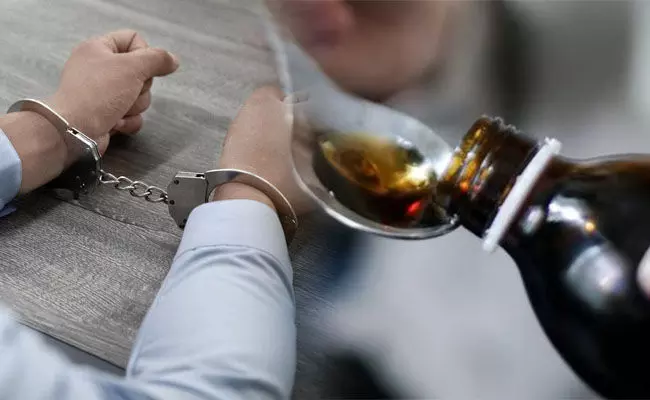 31.75 ಲ.ರೂ.ಮೌಲ್ಯದ ನಿಷೇಧಿತ ಕೆಮ್ಮಿನ ಸಿರಪ್‌ಗಳ ಅಕ್ರಮ ದಾಸ್ತಾನು| ಮಹಾರಾಷ್ಟ್ರ ಪೊಲೀಸರಿಂದ ಇಬ್ಬರ ಬಂಧನ