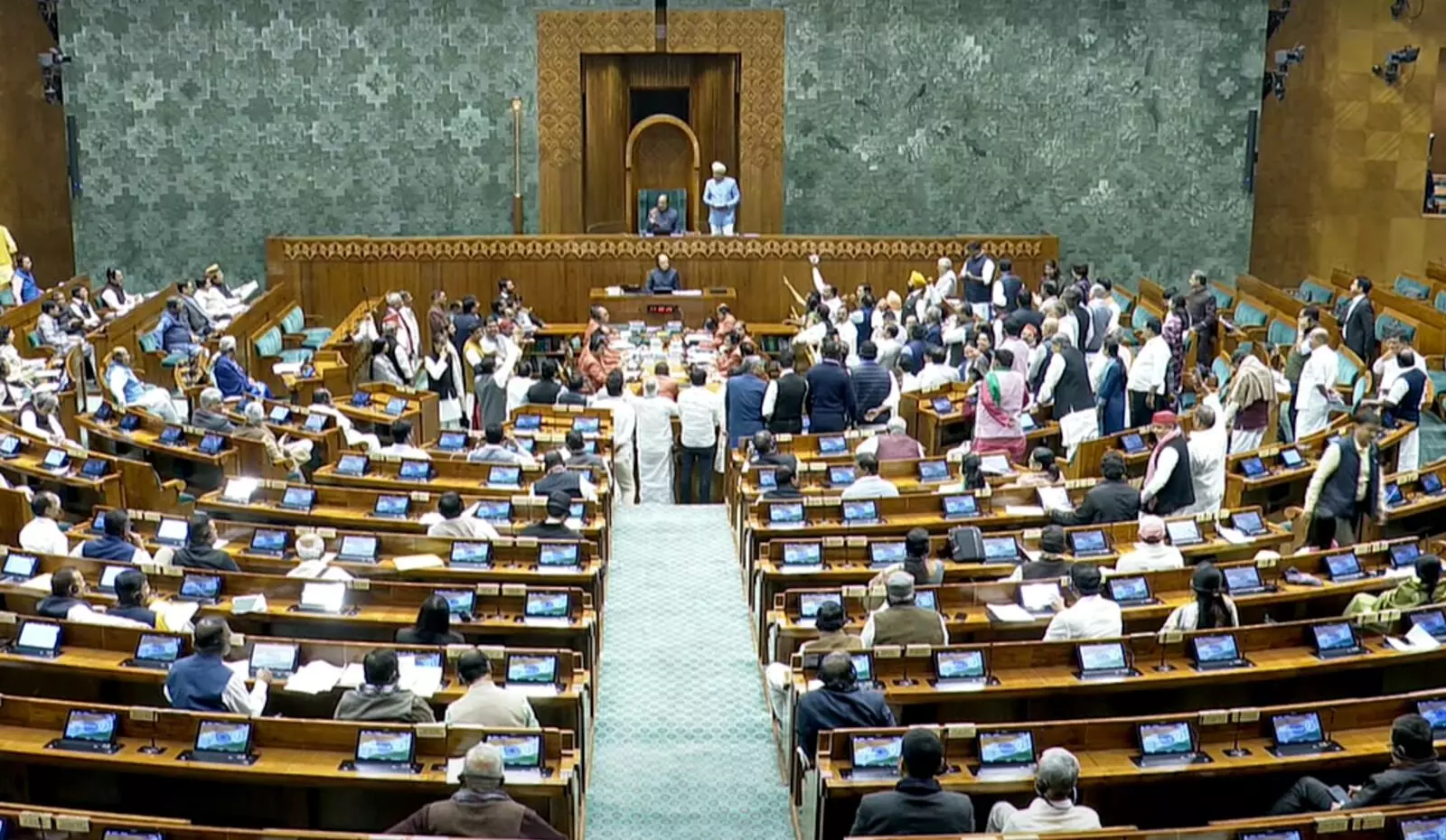 ಸಂಸತ್ ನಲ್ಲಿ ಗದ್ದಲಕ್ಕೆ ಕಾರಣವಾದ ಮಹಾ ಕುಂಭ ಮೇಳದಲ್ಲಿನ ಕಾಲ್ತುಳಿತ ಫಟನೆ