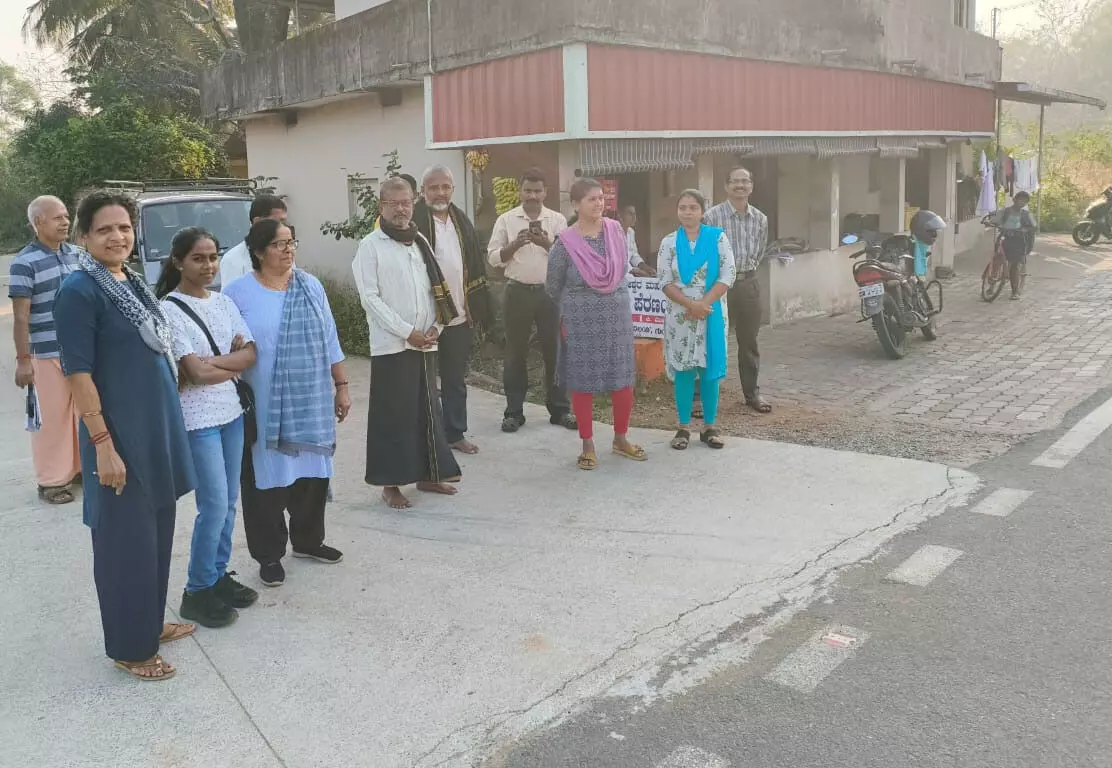 ಸರಕಾರಿ ಬಸ್ ಸ್ವಾಗತಿಸಲು ಸಜ್ಜಾಗಿದ್ದ ಗ್ರಾಮಸ್ಥರಿಗೆ ನಿರಾಸೆ! ಸರಕಾರಿ ಬಸ್ ಸ್ವಾಗತಿಸಲು ಸಜ್ಜಾಗಿದ್ದ ಗ್ರಾಮಸ್ಥರಿಗೆ ನಿರಾಸೆ!