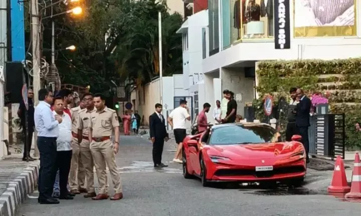 ಬೆಂಗಳೂರಲ್ಲಿ ಸಾರಿಗೆ ಅಧಿಕಾರಿಗಳ ಕಾರ್ಯಾಚರಣೆ | ತೆರಿಗೆ ಪಾವತಿಸದೇ ಸಂಚರಿಸುತ್ತಿದ್ದ 30 ಐಷಾರಾಮಿ ಕಾರುಗಳು ಜಪ್ತಿ