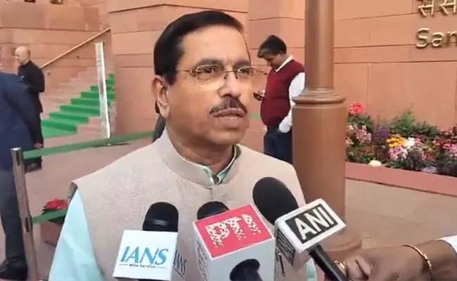 ಕಾಂಗ್ರೆಸ್, ರಾಹುಲ್ ಗಾಂಧಿ ಮೇಲೆ ಇಂಡಿಯಾ ಒಕ್ಕೂಟದ ಮಿತ್ರರಿಗೆ ವಿಶ್ವಾಸವೇ ಇಲ್ಲ:‌ ಪ್ರಲ್ಹಾದ್ ಜೋಶಿ