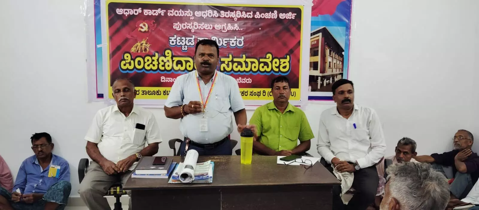 ನಕಲಿ ಕಟ್ಟಡ ಕಾರ್ಮಿಕರ ಬಗ್ಗೆ ಮಾಹಿತಿ ನೀಡಿ: ವಿಜೇಂದ್ರ ಕುಮಾರ್ ನಕಲಿ ಕಟ್ಟಡ ಕಾರ್ಮಿಕರ ಬಗ್ಗೆ ಮಾಹಿತಿ ನೀಡಿ: ವಿಜೇಂದ್ರ ಕುಮಾರ್