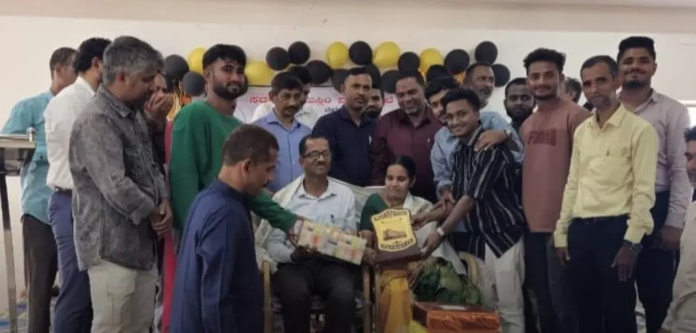 ದೇರಳಕಟ್ಟೆ: ಶಿಕ್ಷಕ ಮಂಜುನಾಥ್ ಭಟ್ರಿಗೆ ಬೀಳ್ಕೊಡುಗೆ ದೇರಳಕಟ್ಟೆ: ಶಿಕ್ಷಕ ಮಂಜುನಾಥ್ ಭಟ್ರಿಗೆ ಬೀಳ್ಕೊಡುಗೆ