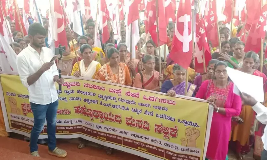 ಸರಕಾರಿ ಬಸ್ ಸೇವೆಗಾಗಿ ಆಲೂರು, ನಾಡ ಗ್ರಾಮಸ್ಥರಿಂದ ಆರ್‌ಟಿಓ ಕಚೇರಿ ಎದುರು ಧರಣಿ